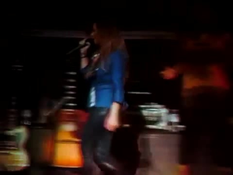 Demi Unbroken Live In Panama (3877)