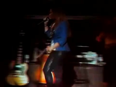 Demi Unbroken Live In Panama (3881)