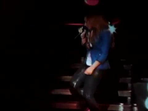 Demi Unbroken Live In Panama (3927)