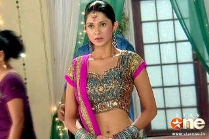 36058_136642289717003_114833878564511_186013_5891027_n - jennifer winget 3