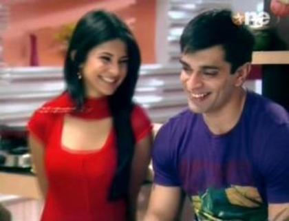 46978_136640723050493_114833878564511_185933_6063625_n - jennifer winget 3
