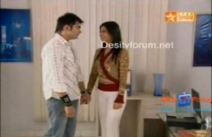 75172_144804255567473_114833878564511_223962_3613273_n - jennifer winget 3
