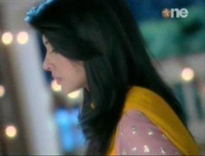 532713_331908773523686_114833878564511_906607_2029205223_n - jennifer winget 3