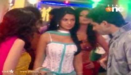 534835_335130996534797_114833878564511_916082_1886998269_n - jennifer winget 3