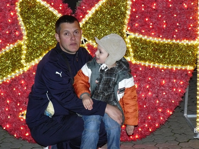 De Pasti ma joc cu tata in parc.