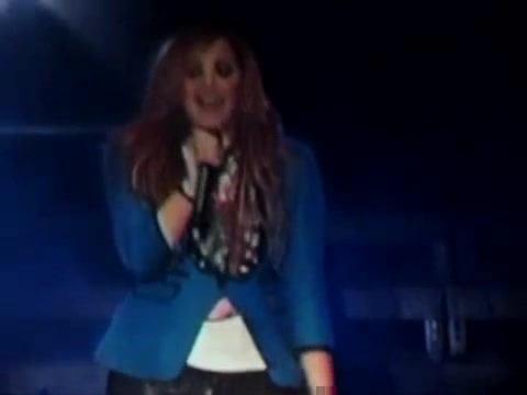 Demi Unbroken Live In Panama (4179)