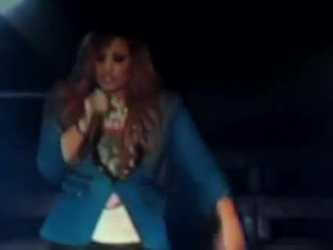 Demi Unbroken Live In Panama (4201)
