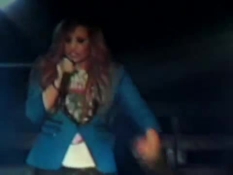 Demi Unbroken Live In Panama (4203)