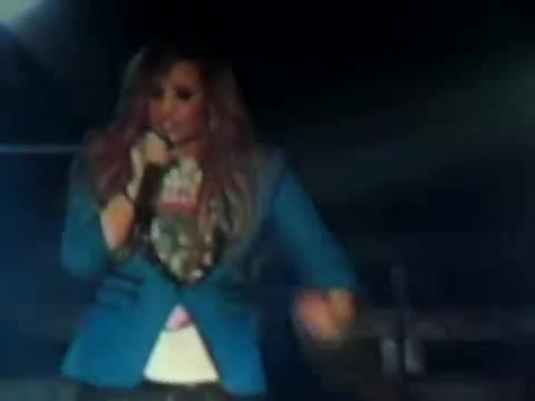 Demi Unbroken Live In Panama (4204)