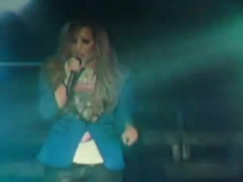 Demi Unbroken Live In Panama (4210)