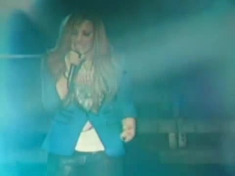 Demi Unbroken Live In Panama (4221)