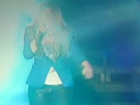 Demi Unbroken Live In Panama (4239)