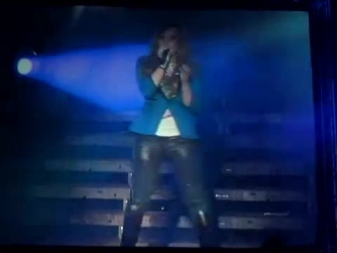 Demi Unbroken Live In Panama (4387)