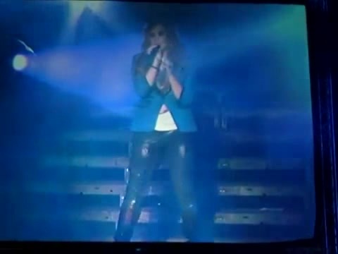 Demi Unbroken Live In Panama (4413)