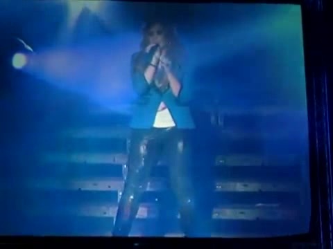 Demi Unbroken Live In Panama (4414)