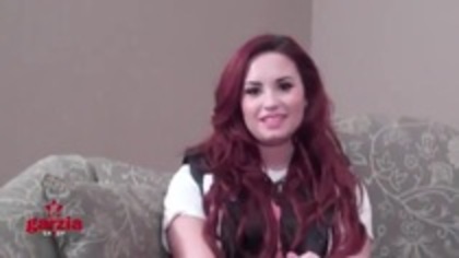 Demi Lovato Send A Message To Paraguay Lovatics (31)