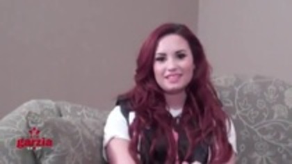 Demi Lovato Send A Message To Paraguay Lovatics (32)