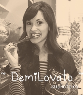 tumblr_m2j95lQKi51r8gedio3_250_large - o_O - Demii Lovato O_o