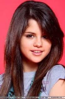 Selena Gomez - 2  Alege o bona