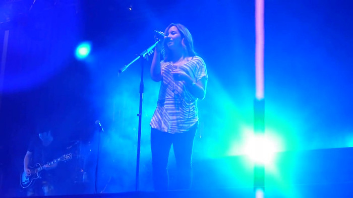 My Love Is Like A Star - Demi Lovato - Panama City_ April 13th. 0036 - Demi - Singing My Love Like A Star Live In Panama City