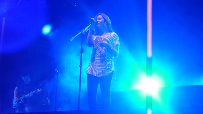 My Love Is Like A Star - Demi Lovato - Panama City_ April 13th. 0040 - Demi - Singing My Love Like A Star Live In Panama City