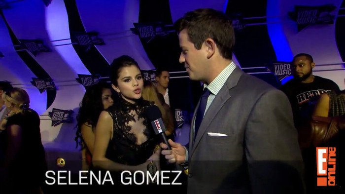 bscap0008 - Selena Gomez-2011 VMAs Interview