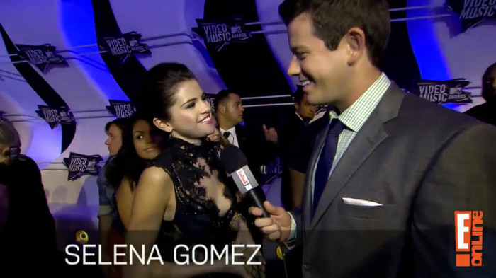 bscap0013 - Selena Gomez-2011 VMAs Interview