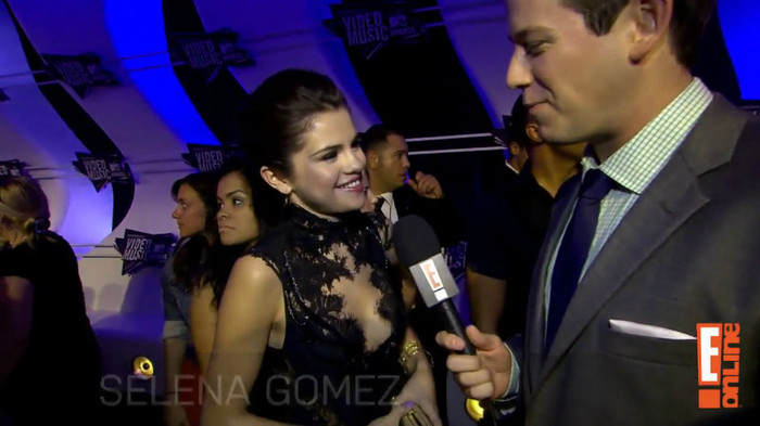 bscap0014 - Selena Gomez-2011 VMAs Interview