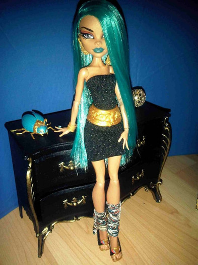 night_on_the_town_by_trouble183-d4tb0w6 - monster high