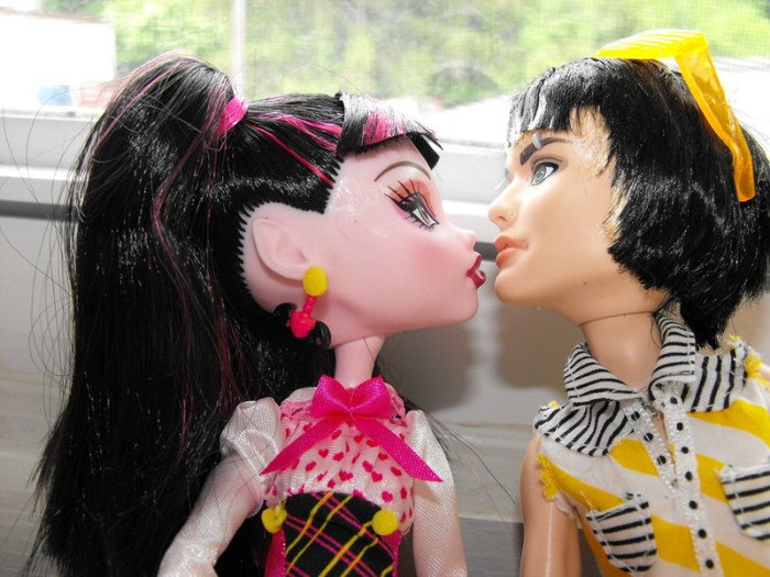 sealed_with_a_kiss_by_extraordinarythings-d3j1079 - monster high