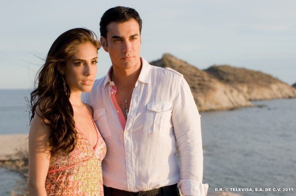 Sandra-Echeverria-şi-David-Zepeda-împreună-la-Acasă - xxDavid Zepeda si Sandra Echeverriaxx