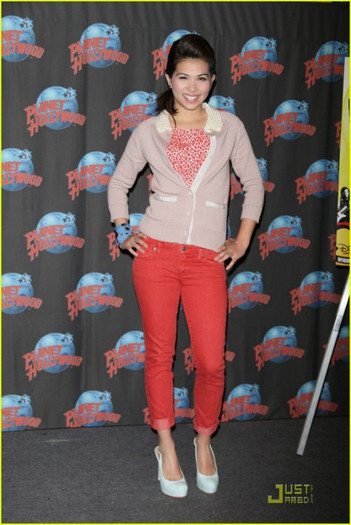 Hayley_Kiyoko_1306916708_3 - aaa-poze lemonade mouth-aaa