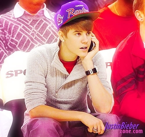 justin-bieber-at-raptors-game[1] - Justin Bieber