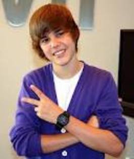 justin y el signo de victoria - Justin Bieber