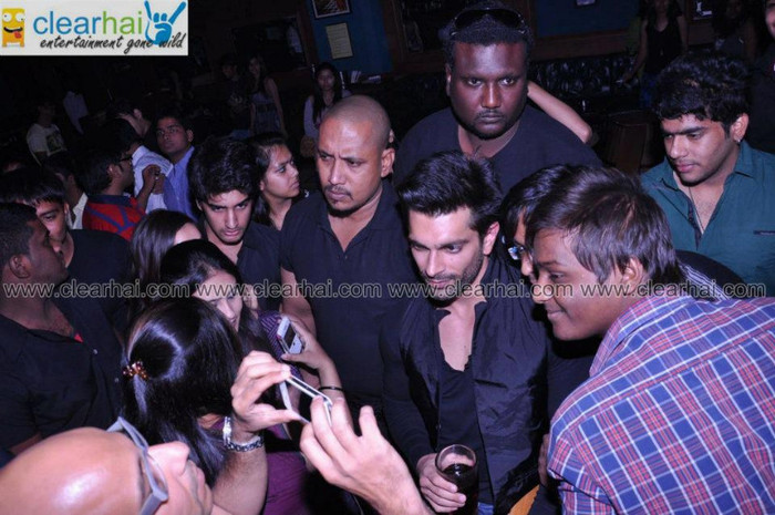 528734_294762720602993_107535532659047_687247_607930372_n - Karan Singh Grover la Summer Jam