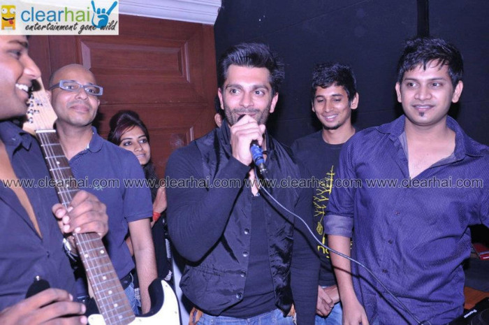 563191_294763290602936_107535532659047_687267_1002170592_n - Karan Singh Grover la Summer Jam