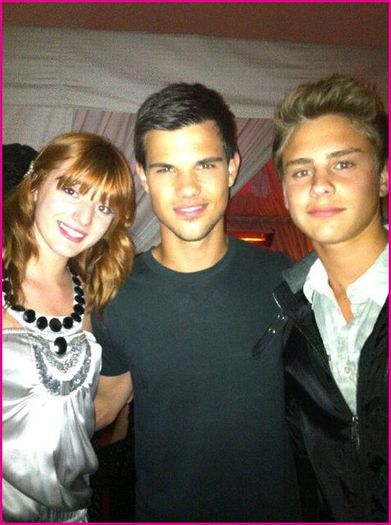 Bella-Thorne-Garrett-Backstrom-Taylor-Lautner