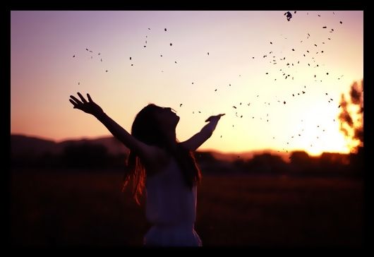 Se imbraca cu tricoul si se duse in bucatarie.