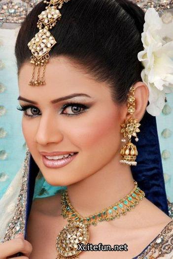 Bridal Smokey Eyes Shimmer Makeup And Mehndi Designs Collection !1