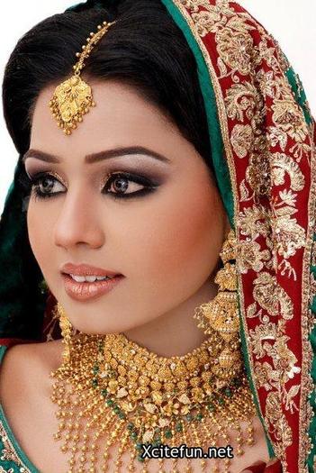 Bridal Smokey Eyes Shimmer Makeup And Mehndi Designs Collection !2
