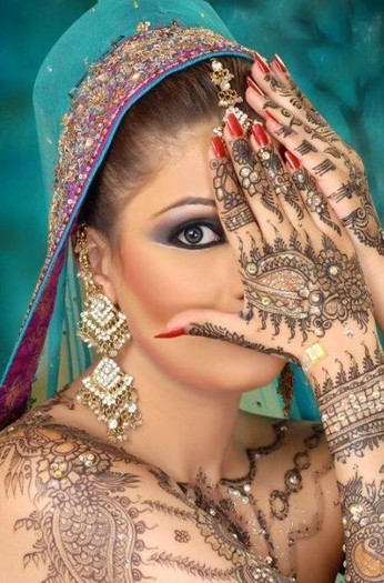 Latest-Bridal-Mehndi-Designs-2012-For-Girls- - Podoabe indiene 2012