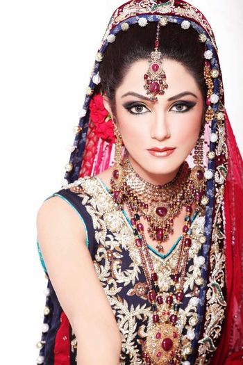 Pakistani and Indian Bridal Makeup 2012 - www.asiandressing.blogspot.com (5) - Podoabe indiene 2012