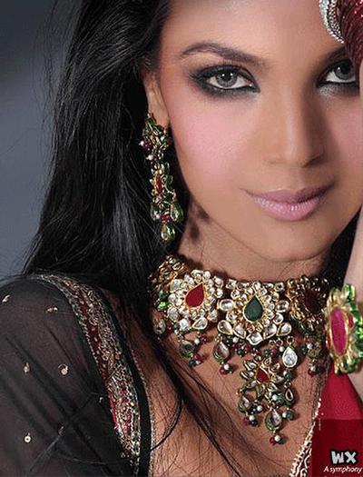 Rijas-Bridal-Jewelry-Collection-For-Wedding-Occasion-14 - Podoabe indiene 2012