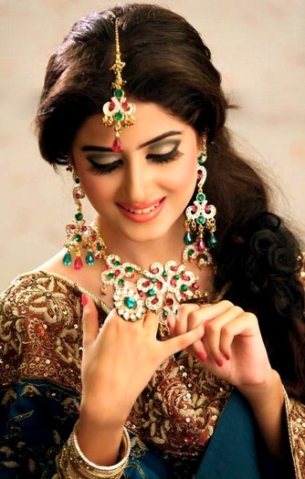 Sajjal Ali In Stunning Bridal Jewelry - 001 - www.Fashionhuntworld.Blogspot.com