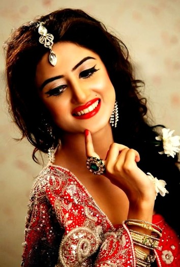 Sajjal Ali In Stunning Bridal Jewelry - 003 - www.Fashionhuntworld.Blogspot.com