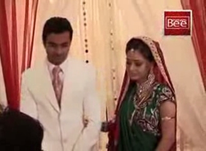 00_00_12 - sara khan and ashmit patel