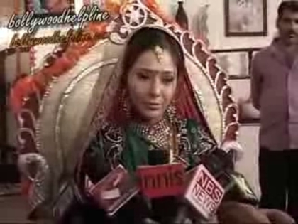 00_00_41 - sara khan poze noi