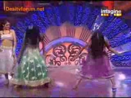 00_01_06 - B-Parul and Ashita perform sheila ki