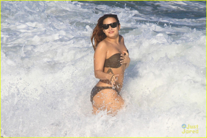 normal_001 (2) - ABC - Demi - At the beach in Brazil