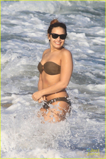 normal_001 (3) - ABC - Demi - At the beach in Brazil